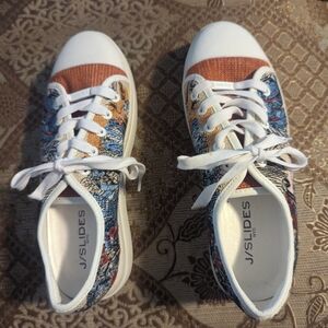 J/Slides Nikki Embroidered Platform Sneakers Women's Size 9